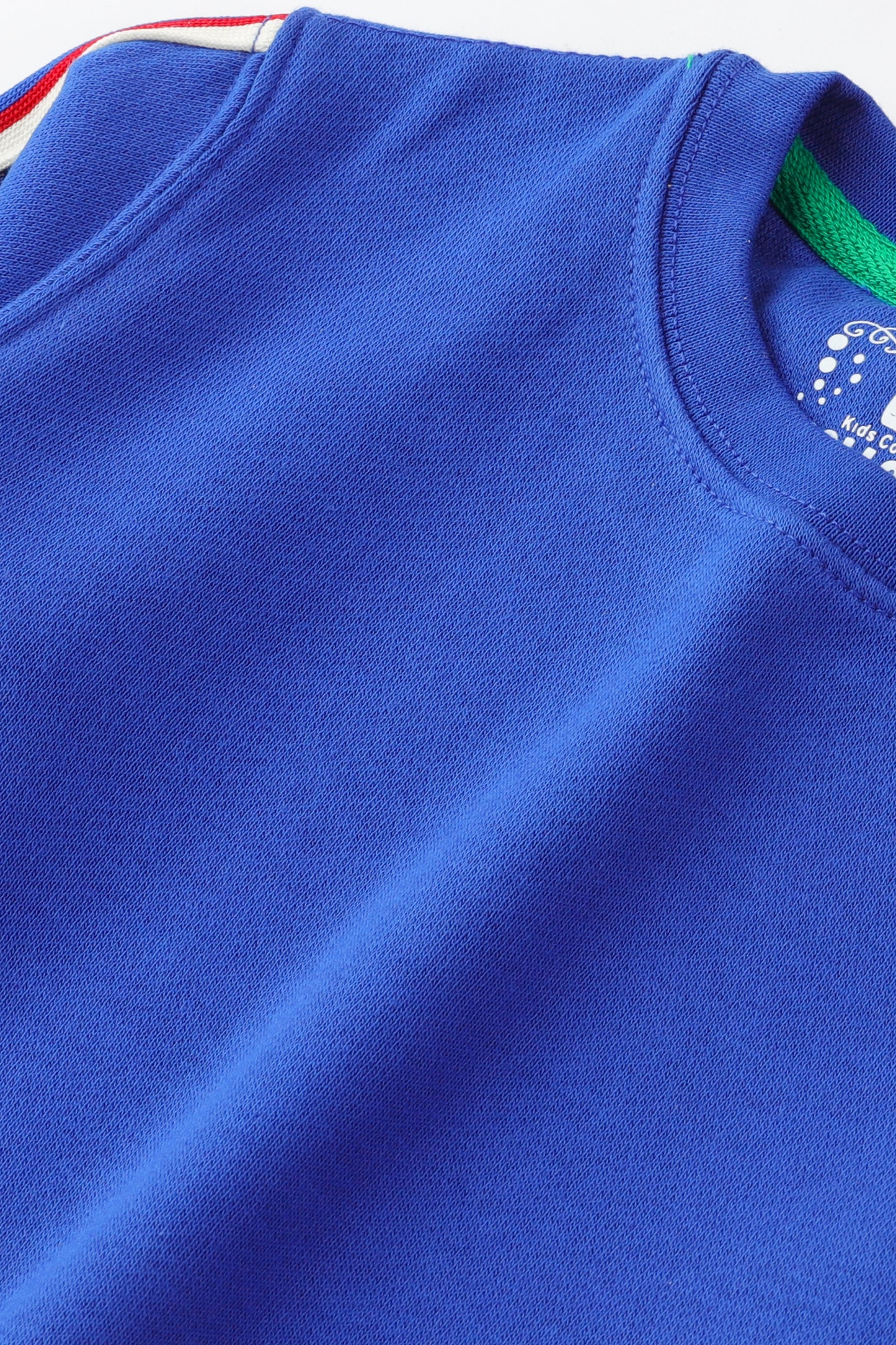 سويتشيرت بخطوط مقلمة ولون أزرق ملكي