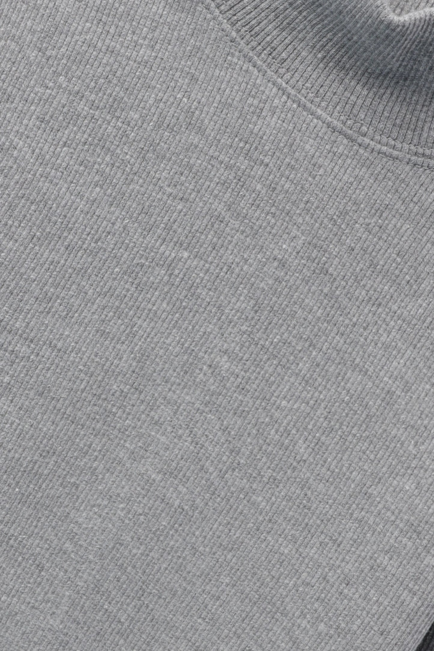 رقبة عالية رمادي كلاسيك