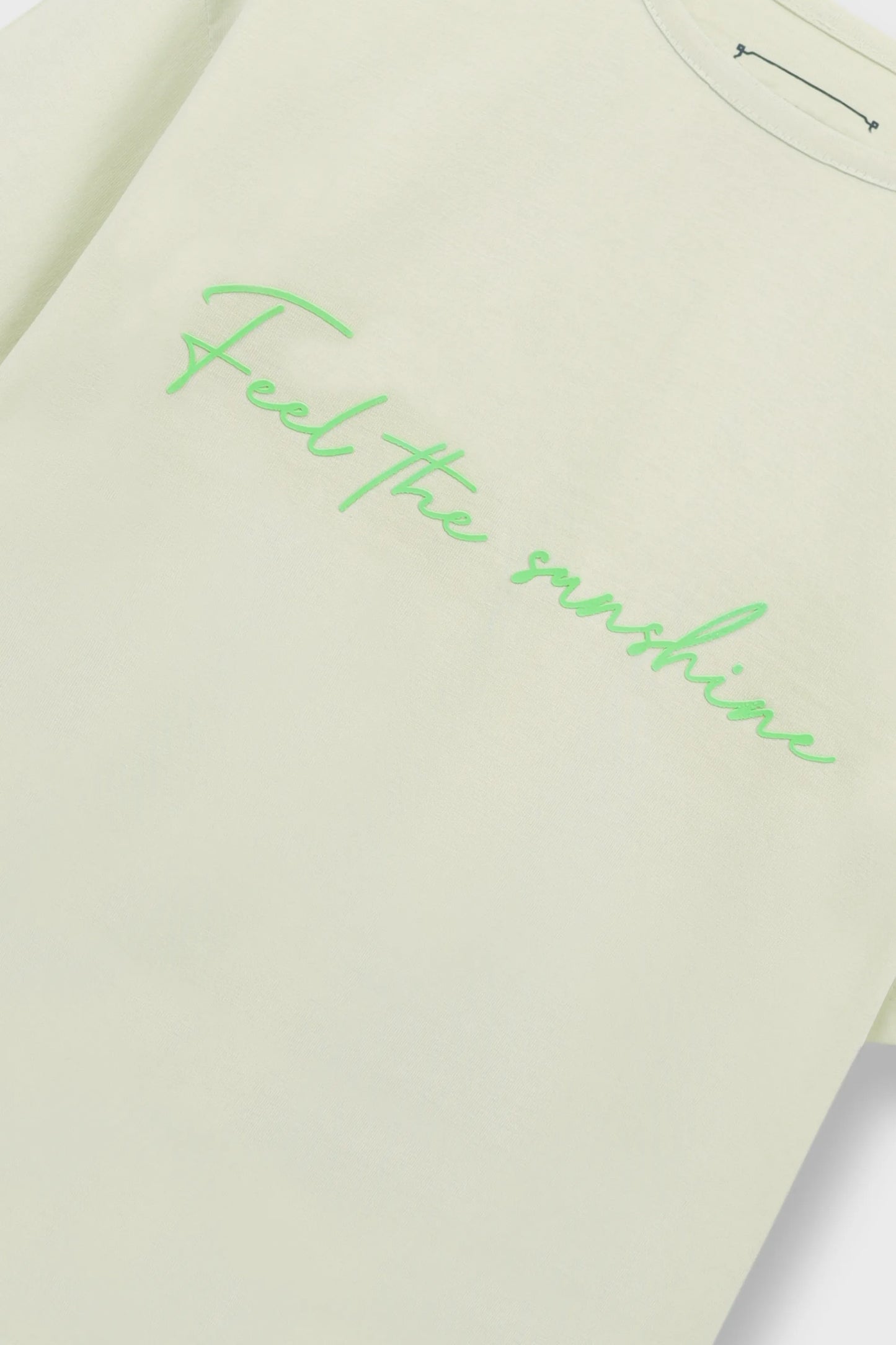 تي شيرت بناتي مريح بطبعة شعار