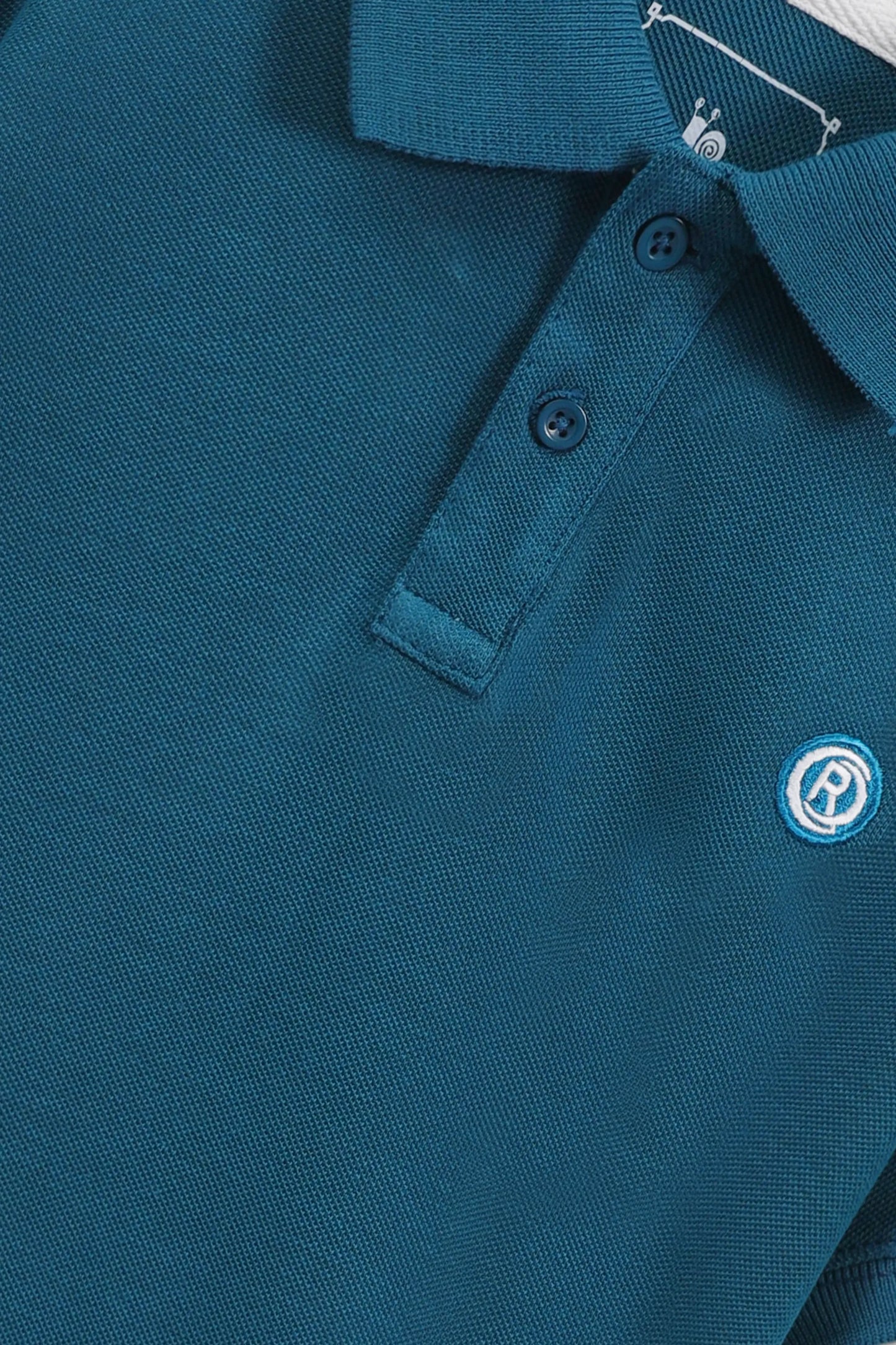 قميص بولو ولادي باللون الأزرق المائل للأخضر بطبعة سغنتشر