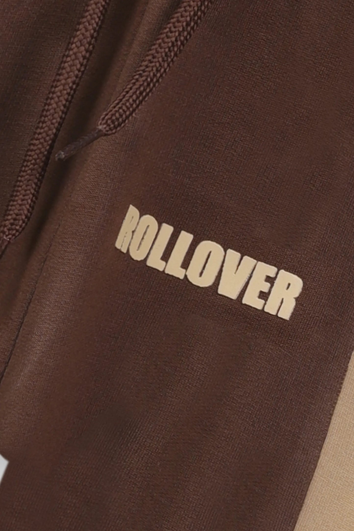 شورت أولاد باللونين البيج والبني الجريء