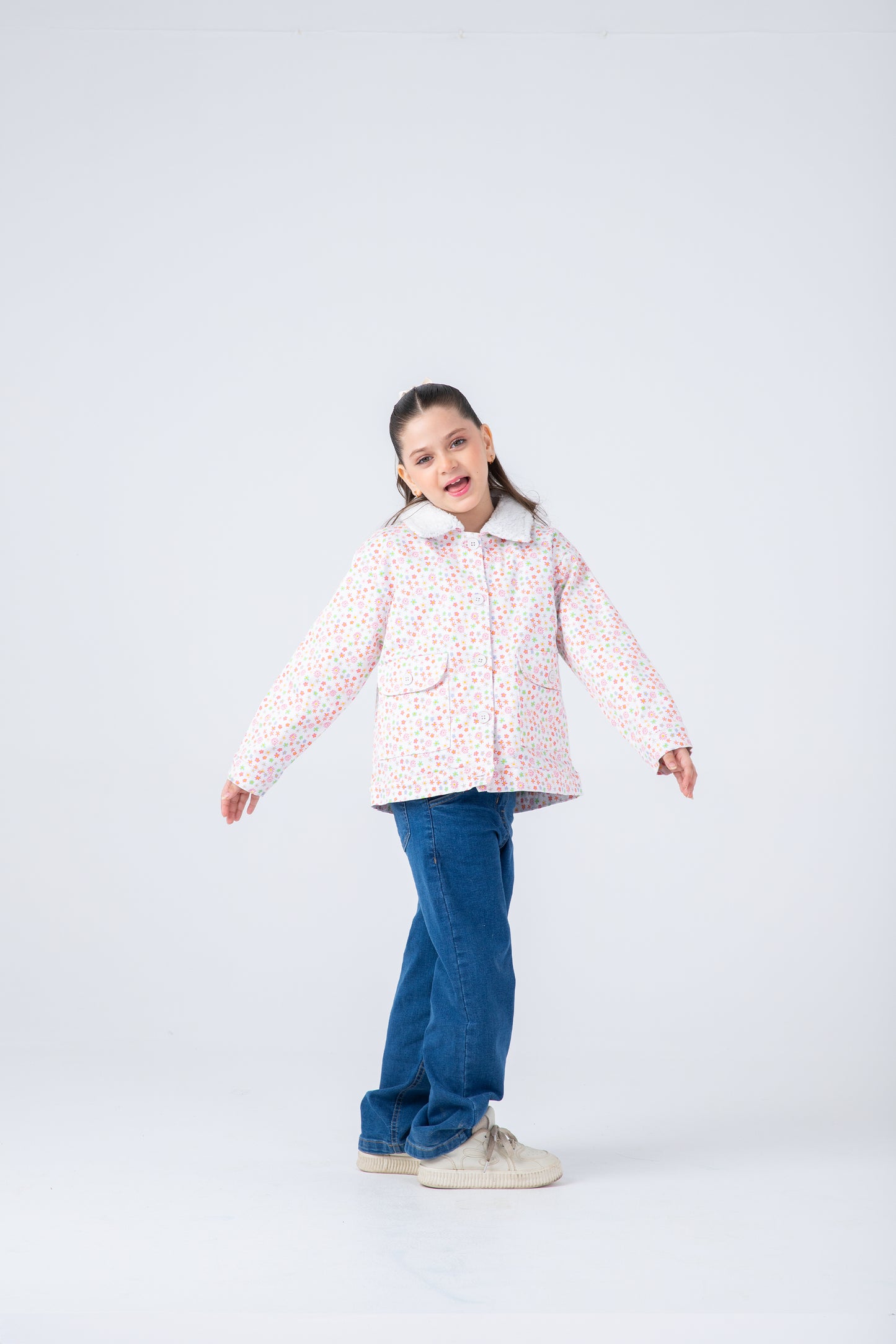 جاكيت تويل بنقشة زهور وبرية