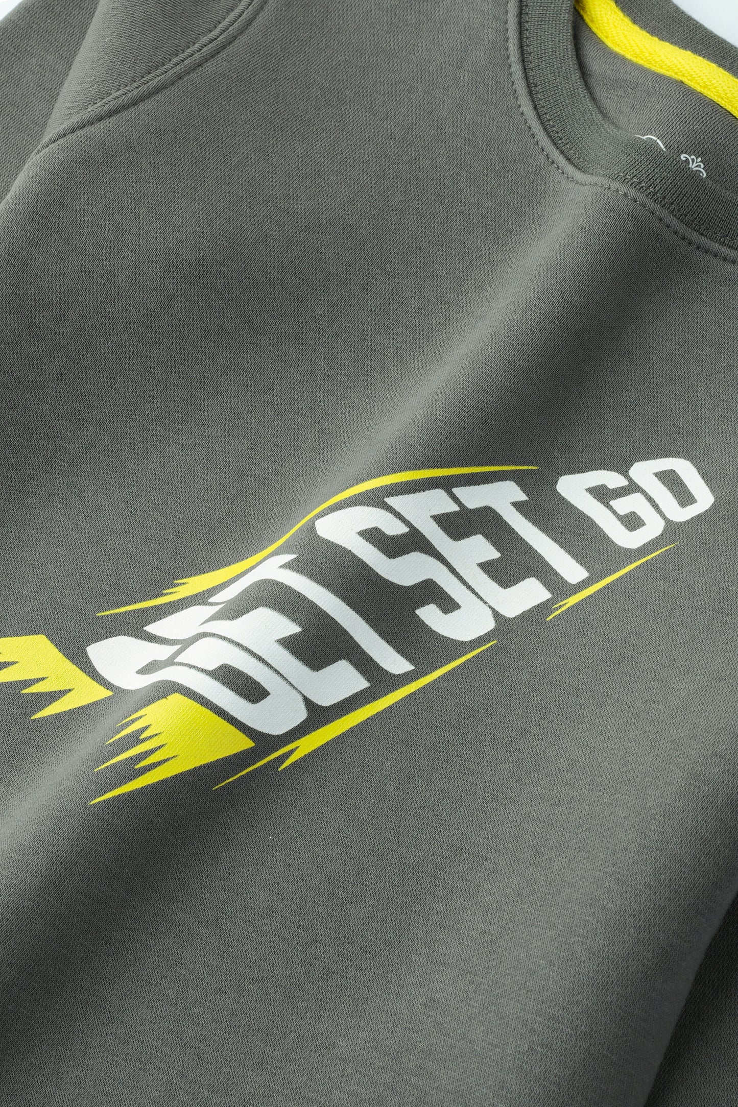 كنزة صوفية رمادية للأولاد