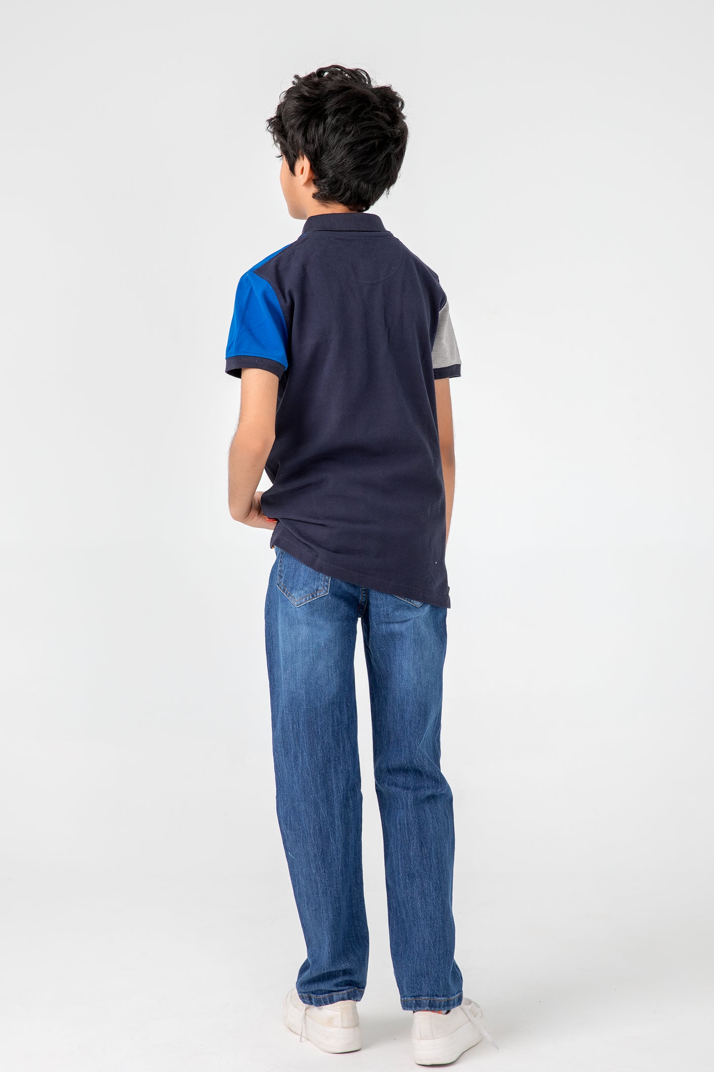 تيشيرت بولو ولادي بقصة ألوان كحلي