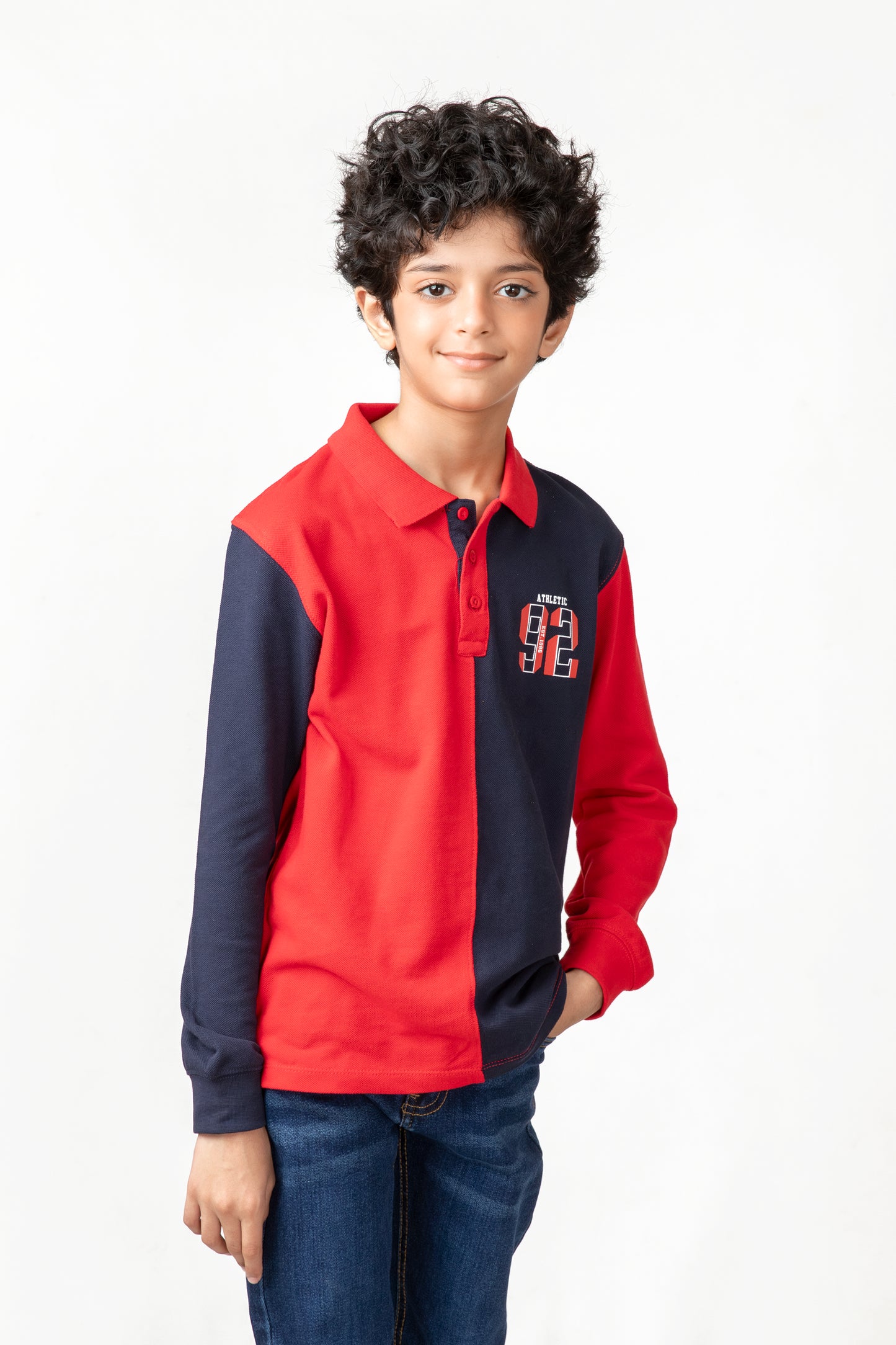 بولو مقلم باللونين الأحمر والأزرق الداكن