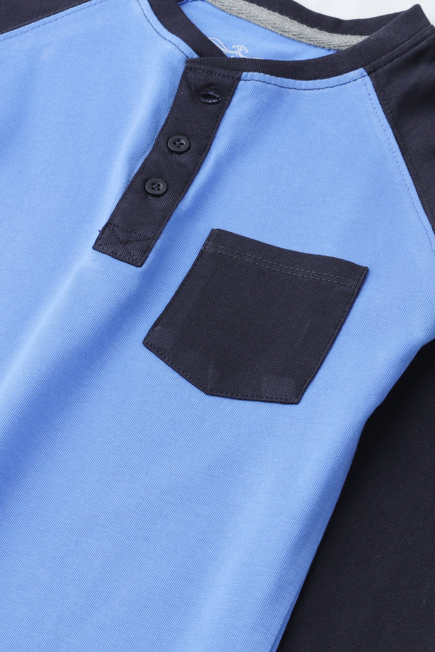 تيشيرت راجلان نيلي وكحلي