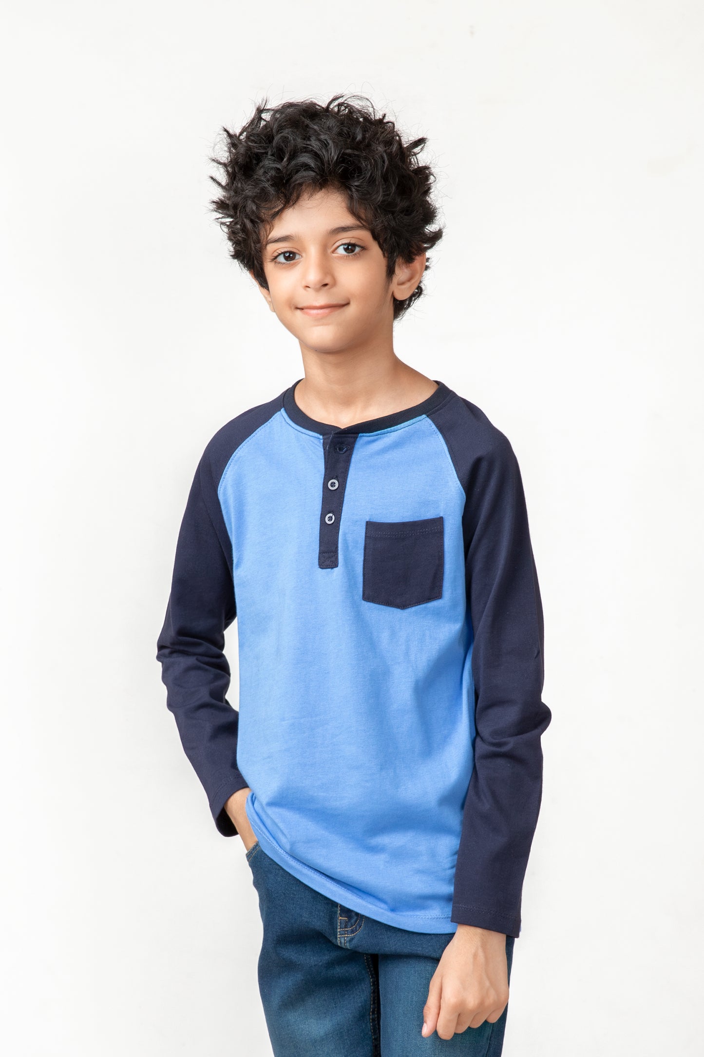 تيشيرت راجلان نيلي وكحلي