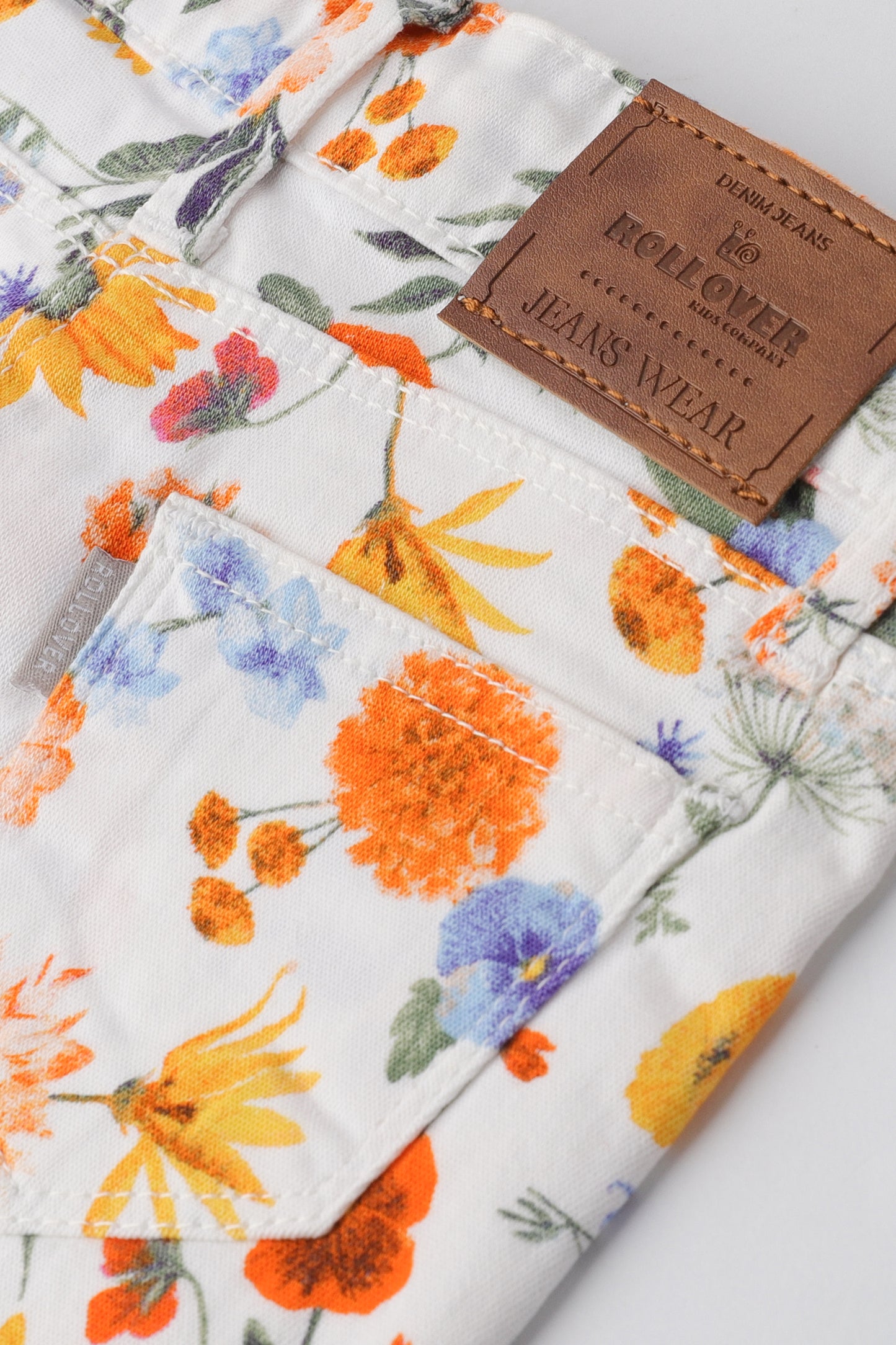 شورت بتصميم قماش تويل ونقشة زهور