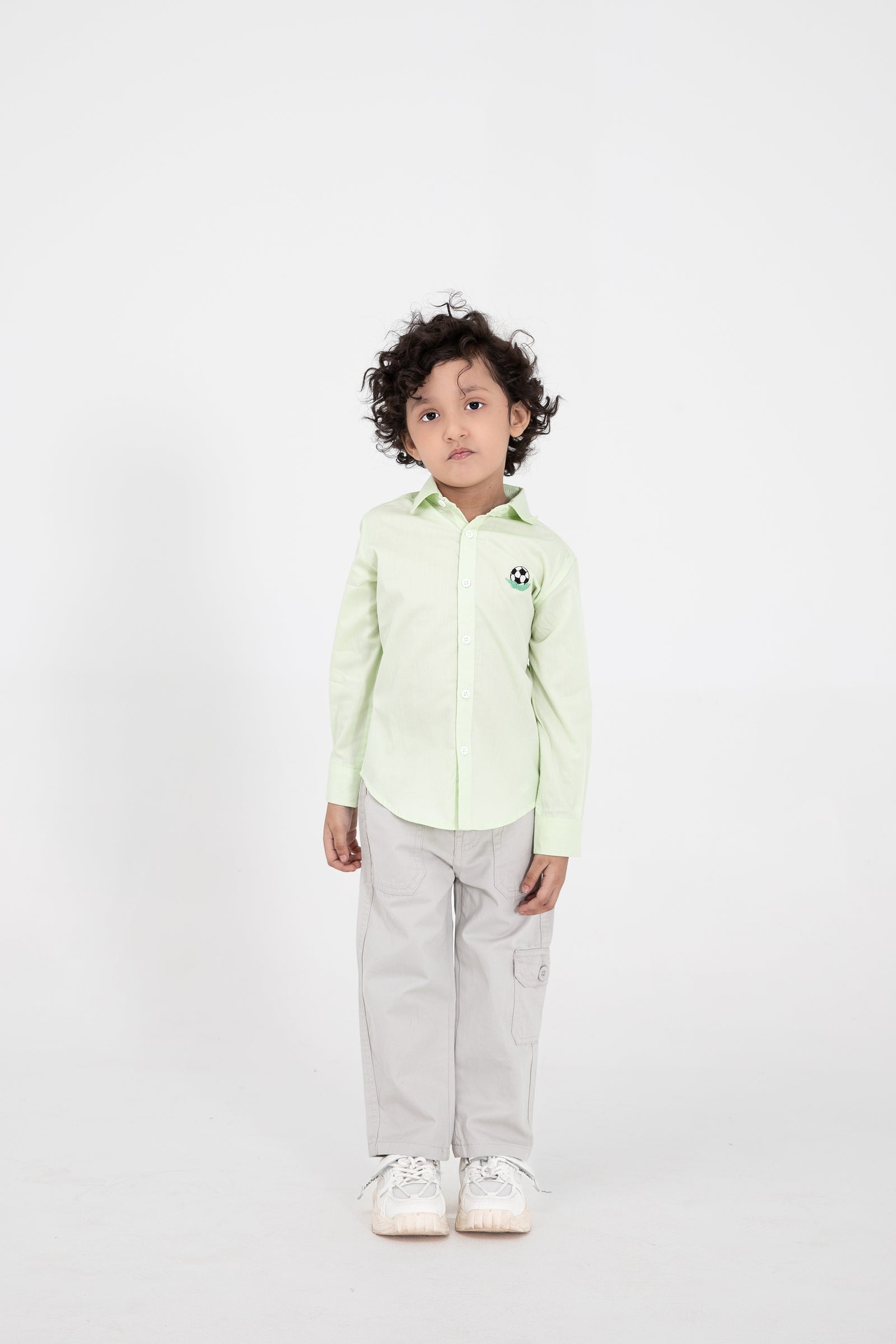 قميص كاجوال بتصميم حقل كرة قدم للأولاد