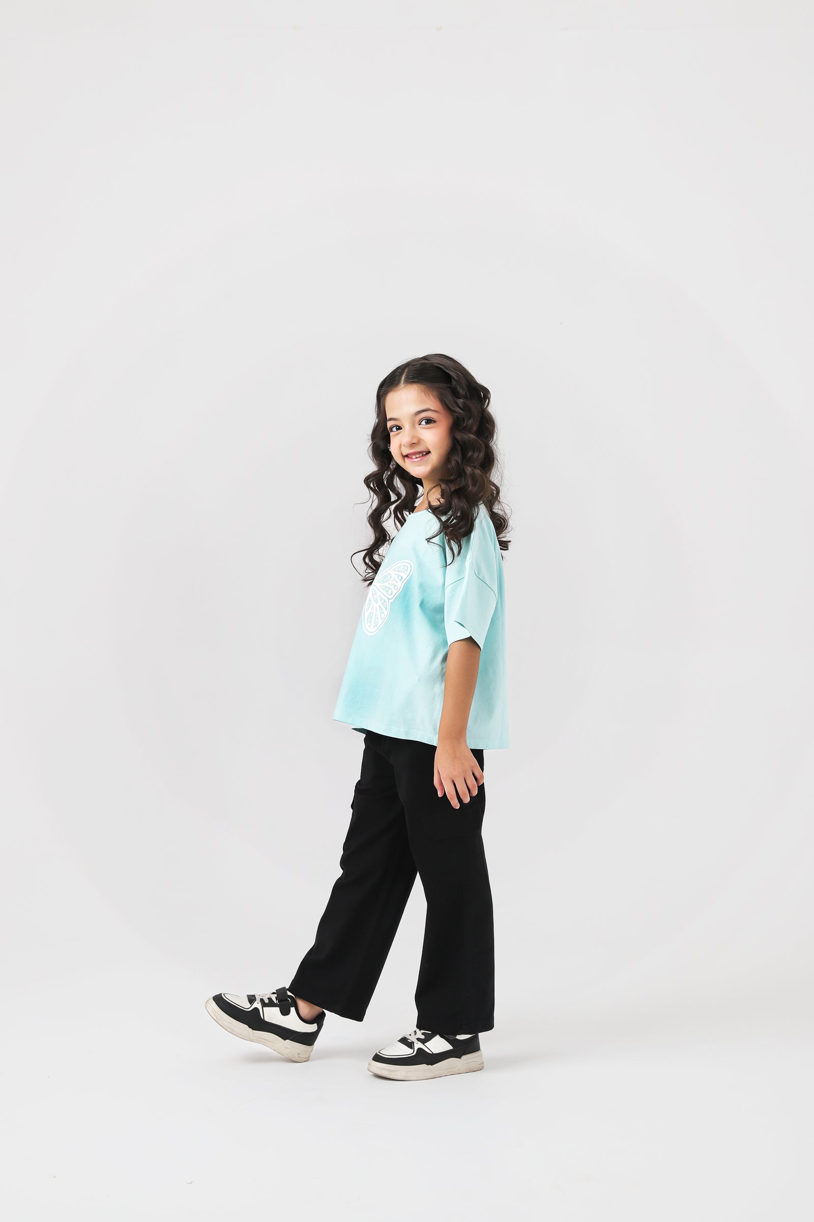 تي شيرت مريح بطبعة فراشة بلون النعناع