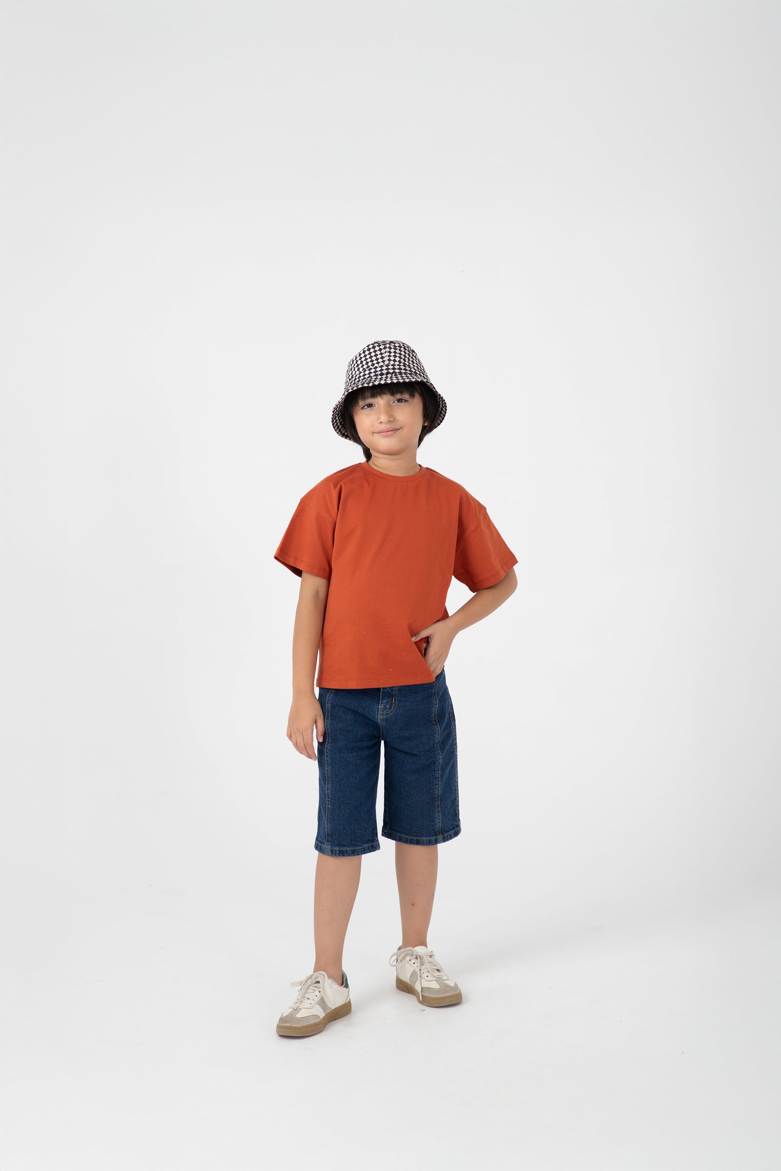 تيشيرت صبياني بلون الصدأ الأساسي