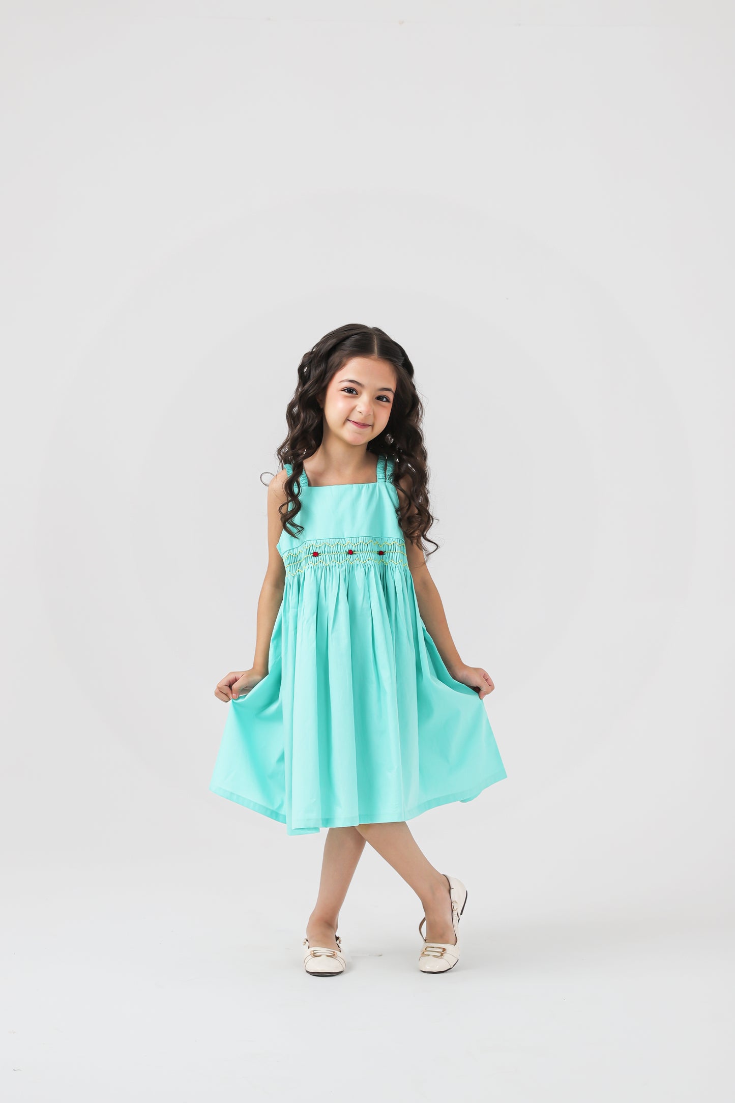 فستان نسائي بتصميم "نسيم البحر"