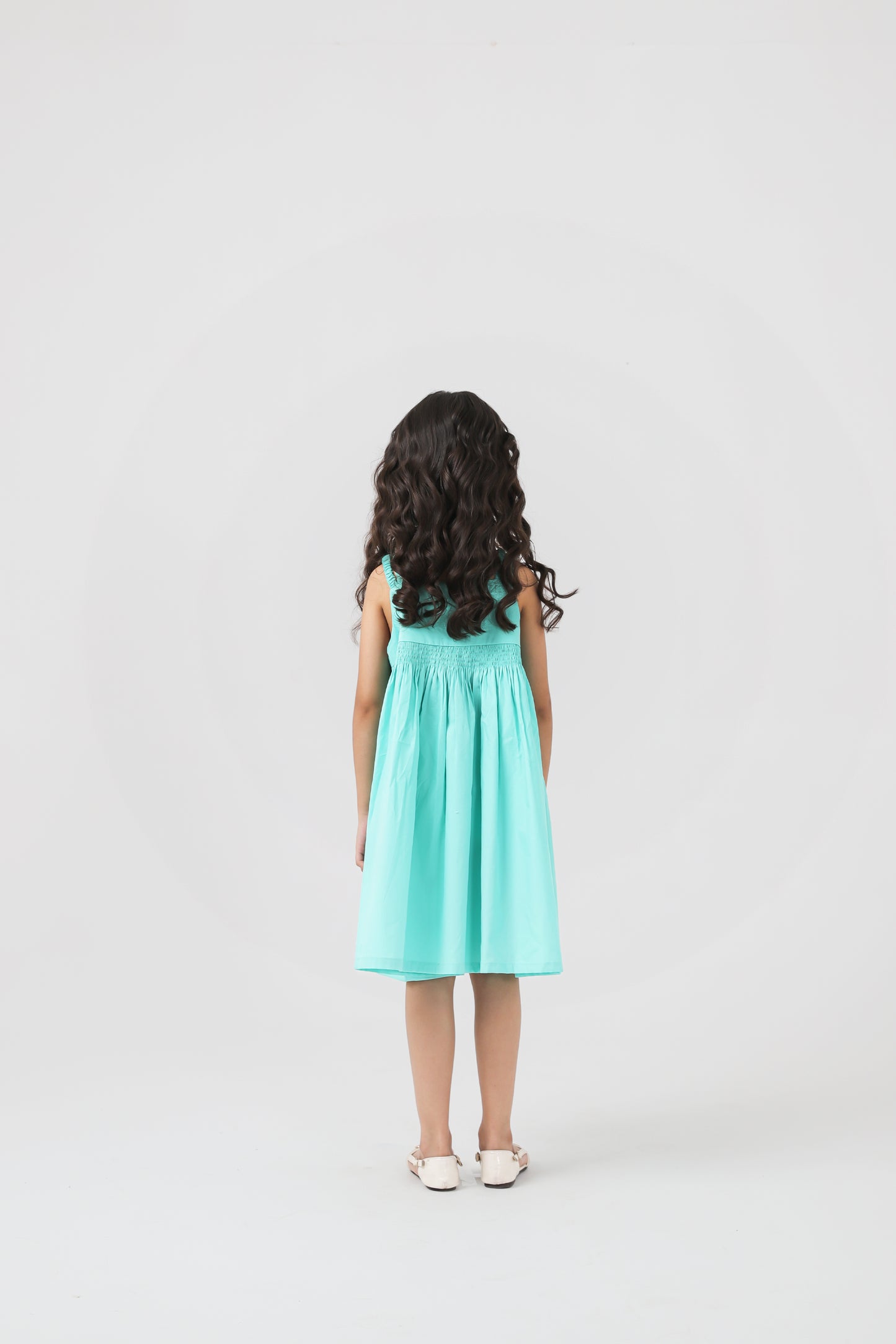 فستان نسائي بتصميم "نسيم البحر"