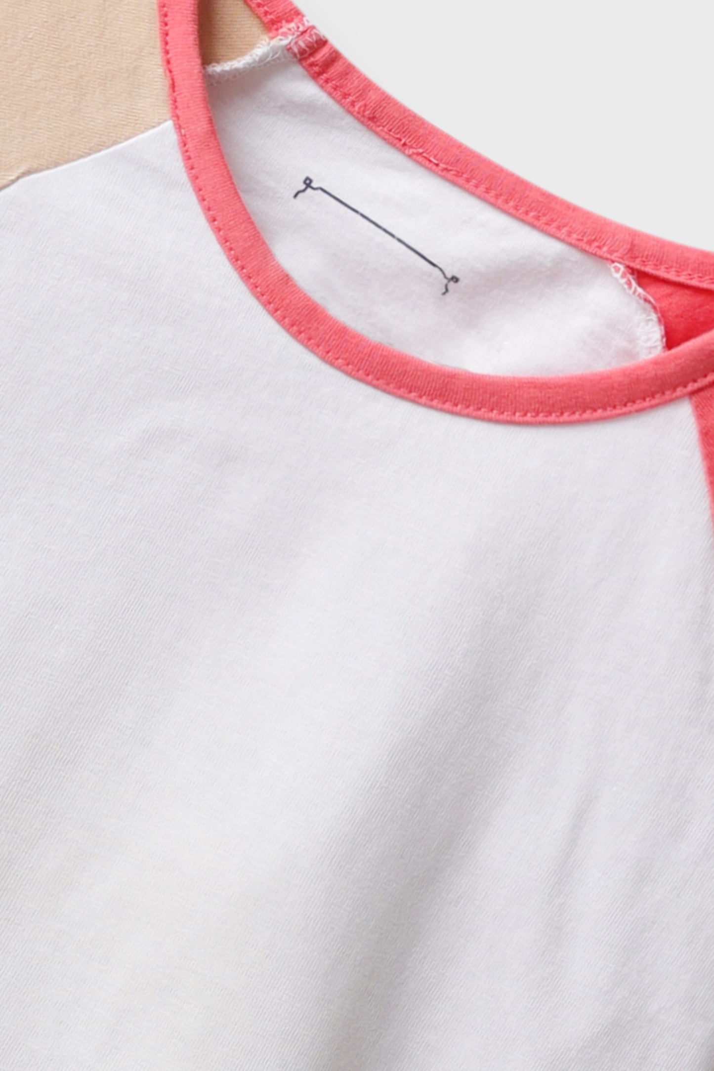 تي شيرت بناتي متباين الألوان