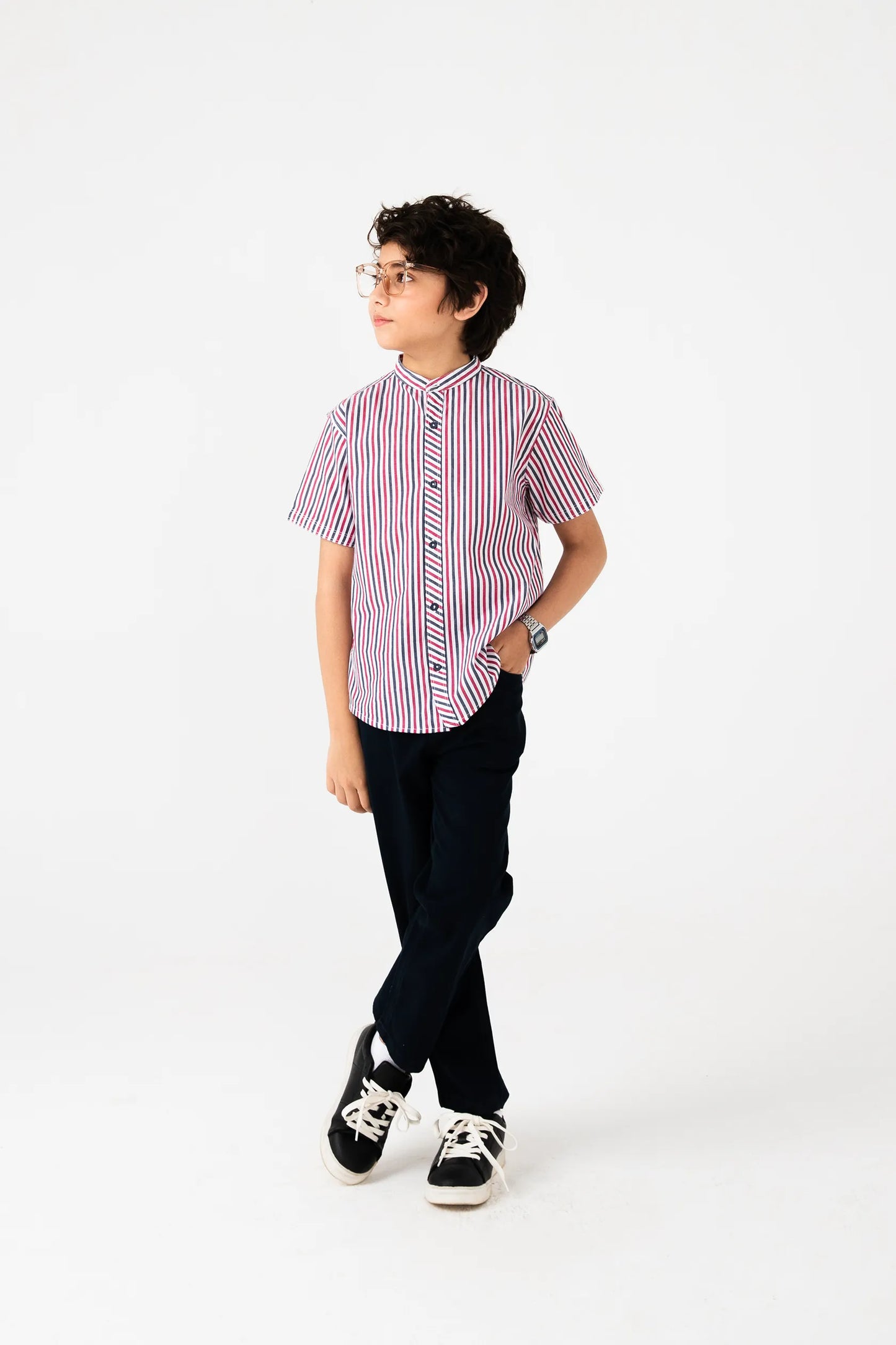 قميص قطني مخطط بأزرار وياقة