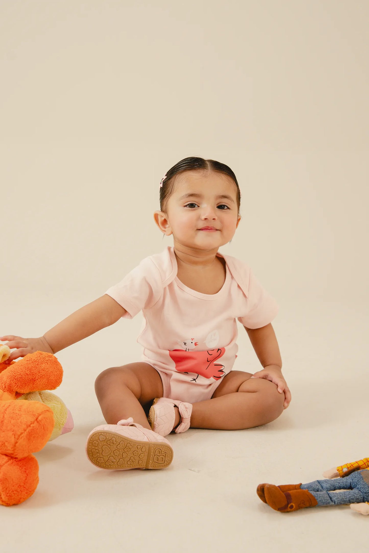 طقم رومبر بناتي بتصميم Tiny Love (عبوة من قطعتين)