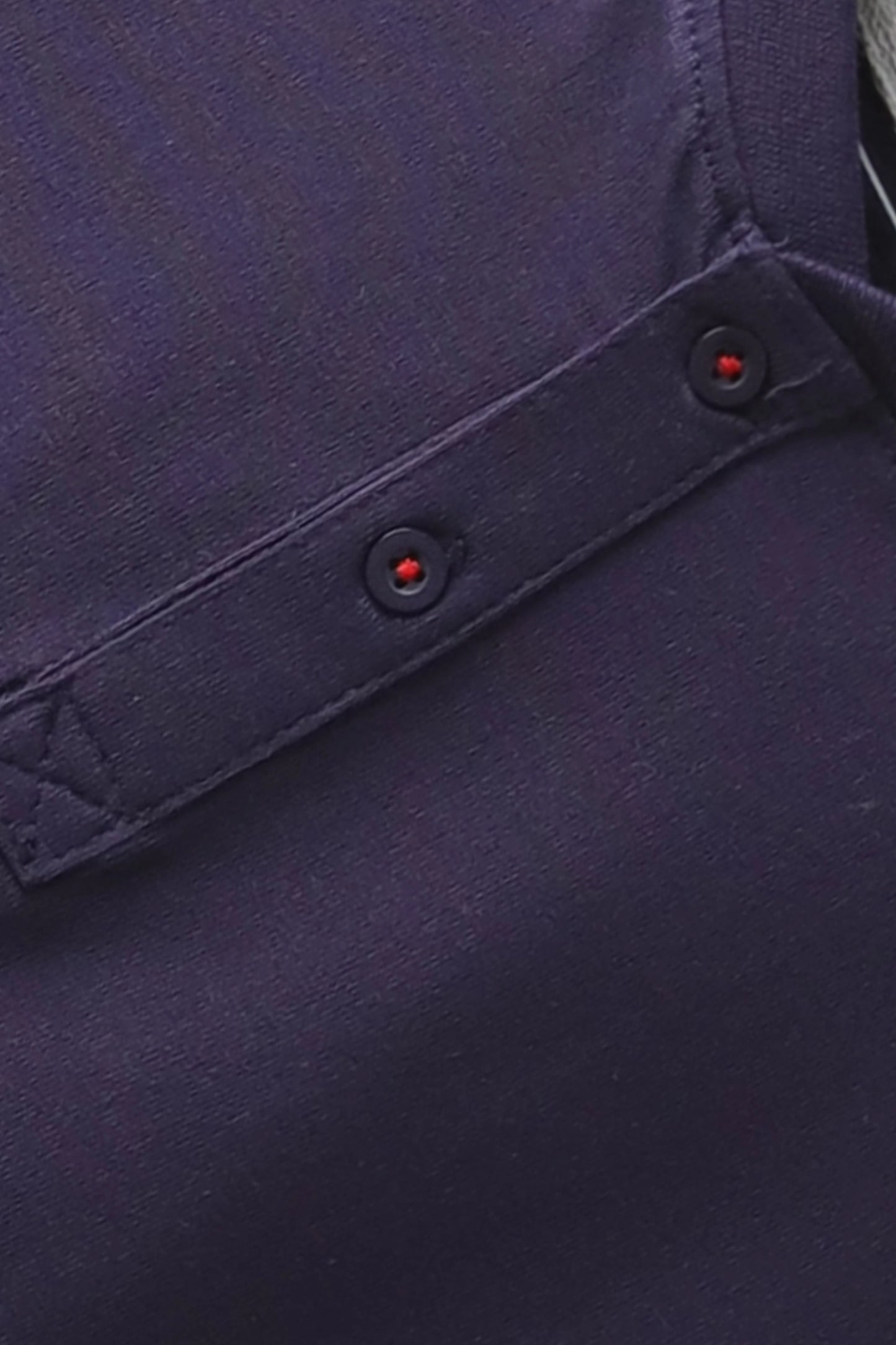 تي شيرت أزرق داكن