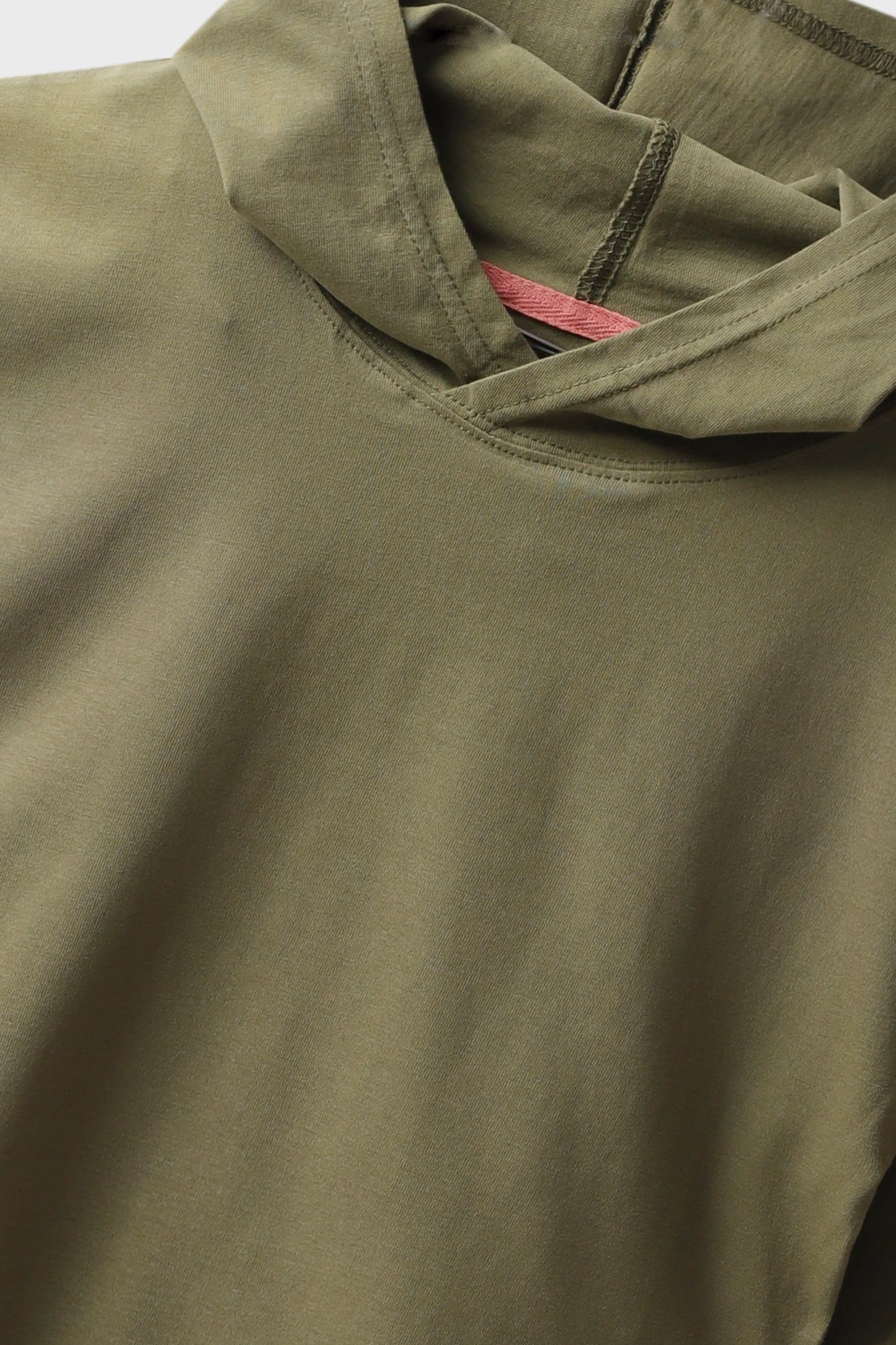 تيشيرت بقبعة زيتوني