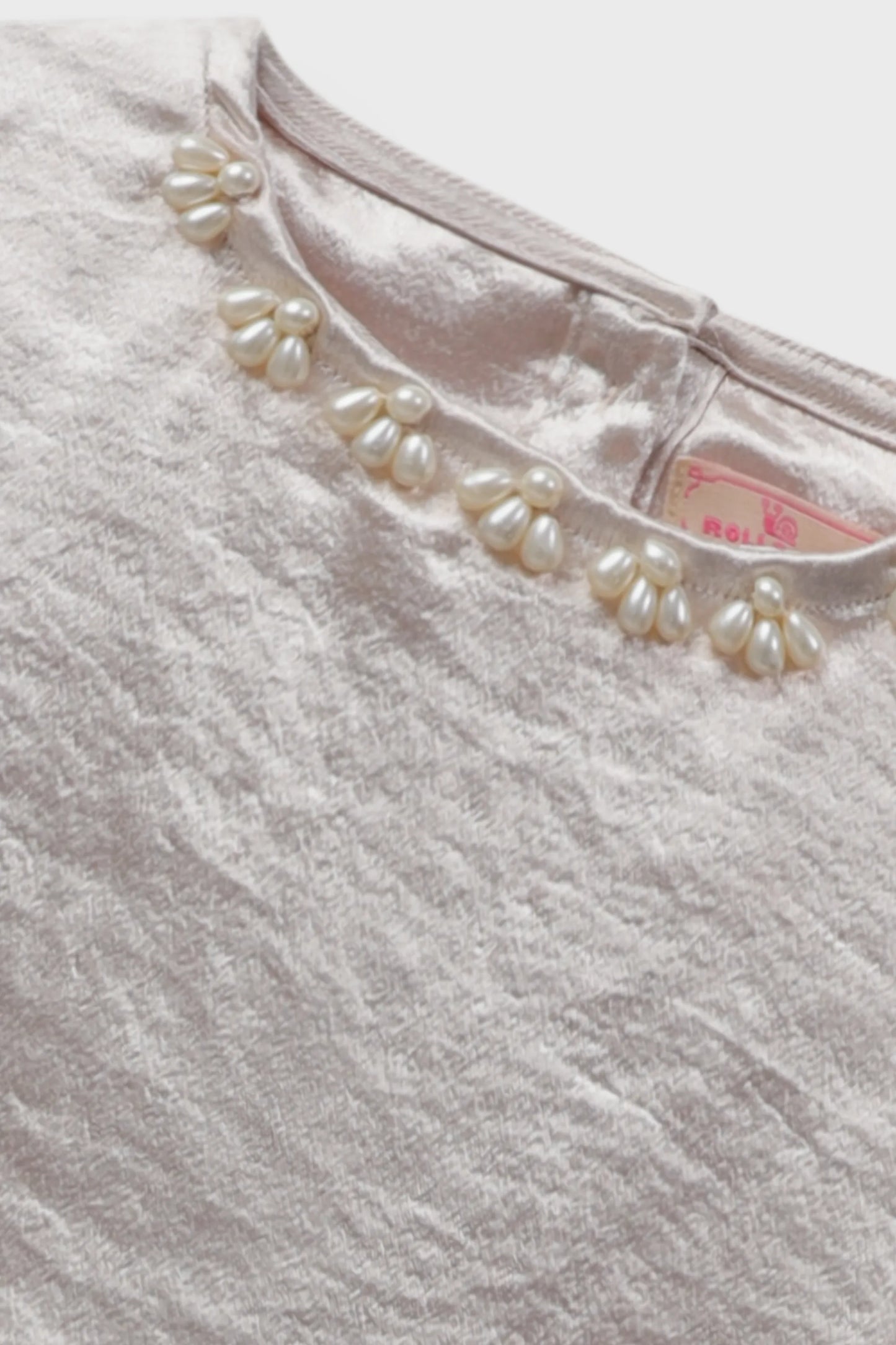 فستان سهرة حريري بلا أكمام