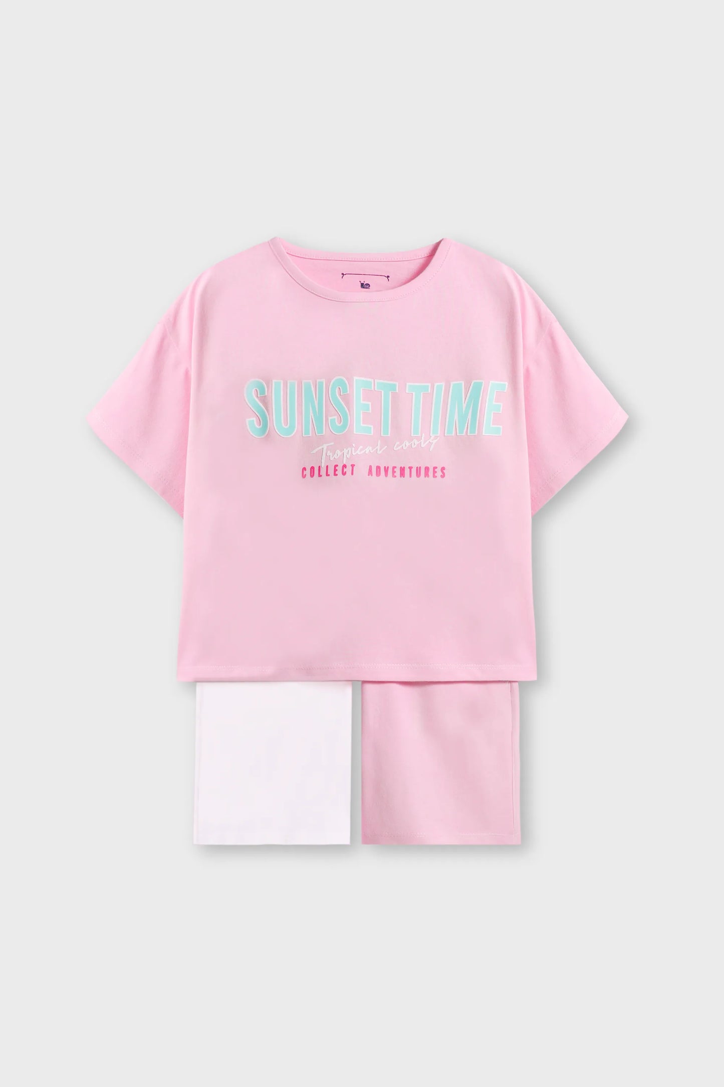 طقم كورد بتيشيرت باللون الوردي وقت الغروب