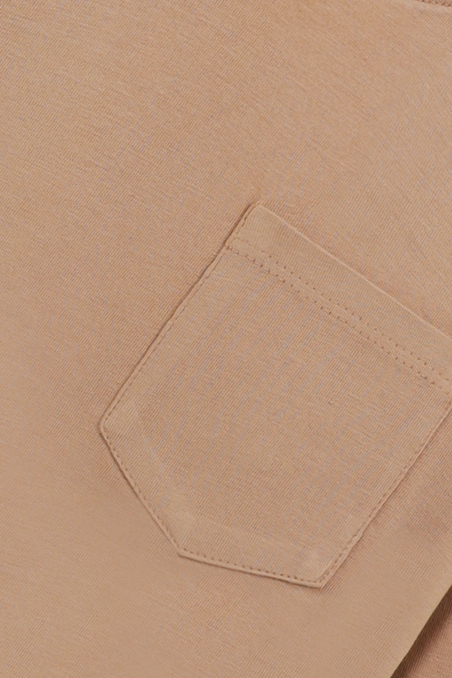 تيشيرت بفتحة سفلية يومي ولادي بلون حصوي