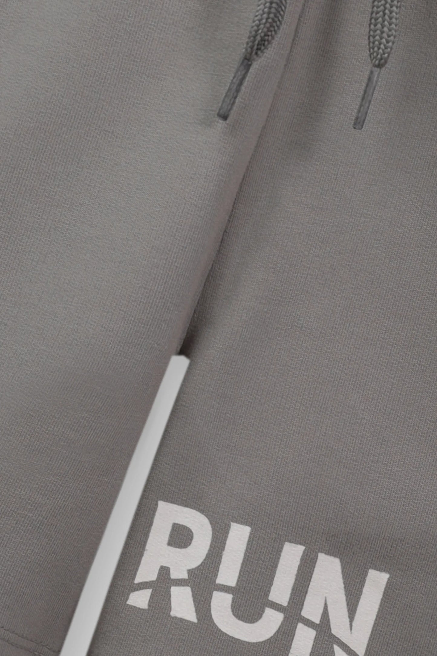 شورت أولادي رياضي رمادي عتيق